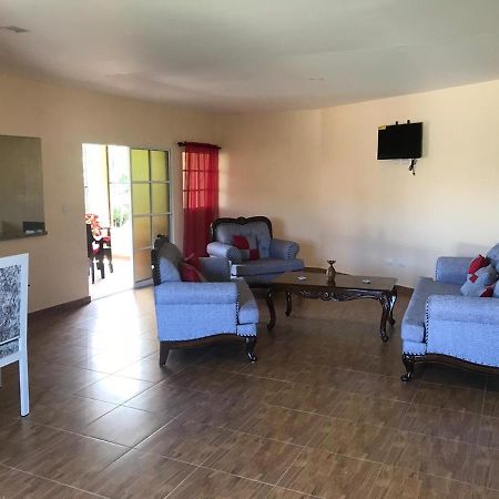2 Queen Bed Apartment With Smart Tv ,Wifi Y Luz Las 24 Horas Jarabacoa Esterno foto